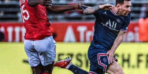 梅西首秀初尝法甲凶悍防守，多数据挂零但仍有惊喜