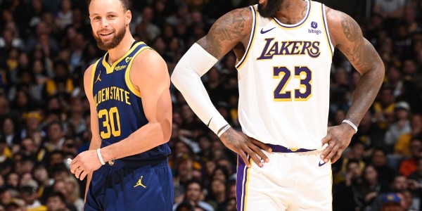 九游官网-球迷不需要库里真的争冠 只是想看他打有意义的比赛 詹姆斯也一样