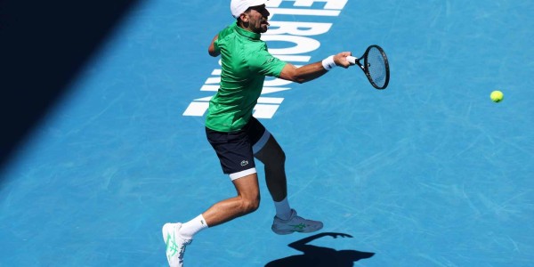 九游官网下载-德约质问记者奇葩问题：我在追赶辛纳和阿卡？是追随者？