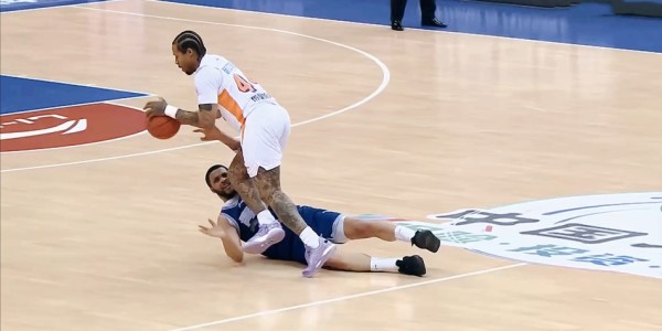 九游官网-30分惨败！2大新援难挽3连败，CBA关键1战：青岛摧枯拉朽升第5！