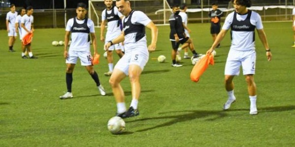 关岛内部对抗主力8比4大胜 20日出发提前一周来华