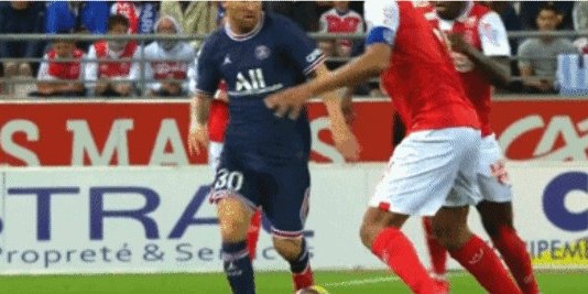 梅西首秀初尝法甲凶悍防守，多数据挂零但仍有惊喜