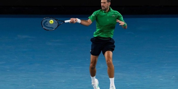 九游官网下载-德约质问记者奇葩问题：我在追赶辛纳和阿卡？是追随者？