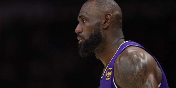 九游官网下载-15季后赛欧文&amp;amp;乐福受伤&amp;amp;21浓眉受伤！詹媒：为何是詹姆斯来承受？