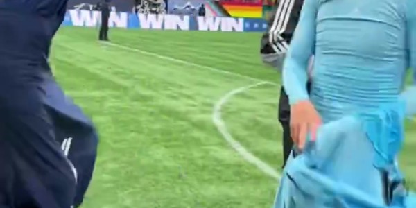 九游官网下载-前拜仁队友！穆勒与J罗首次在美职联赛场对阵，赛后交换球衣